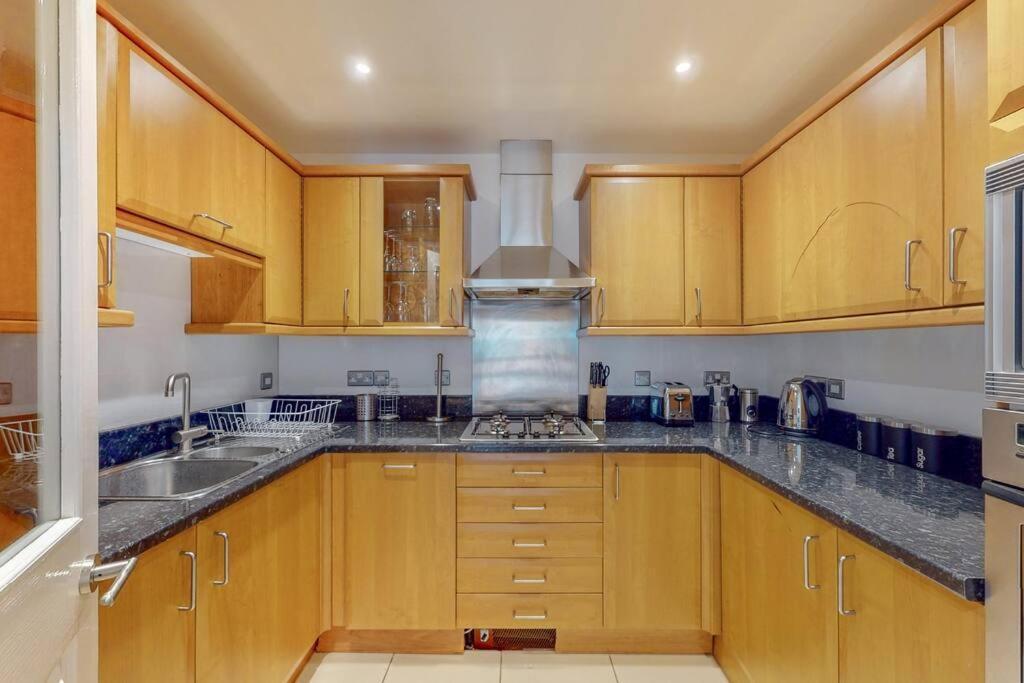 Lovely 1 Bed Apartment - 10 Min To Waterloo Tube Λονδίνο Εξωτερικό φωτογραφία